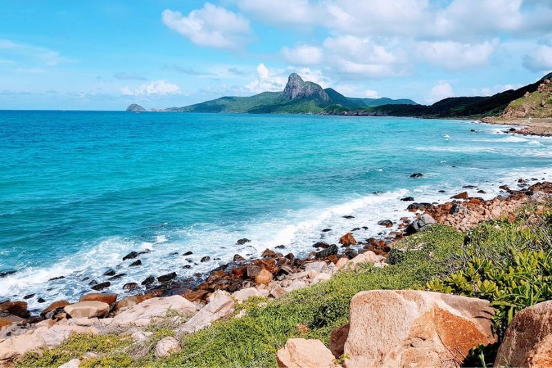 Con Dao impresses with rocky beaches and clear blue water
